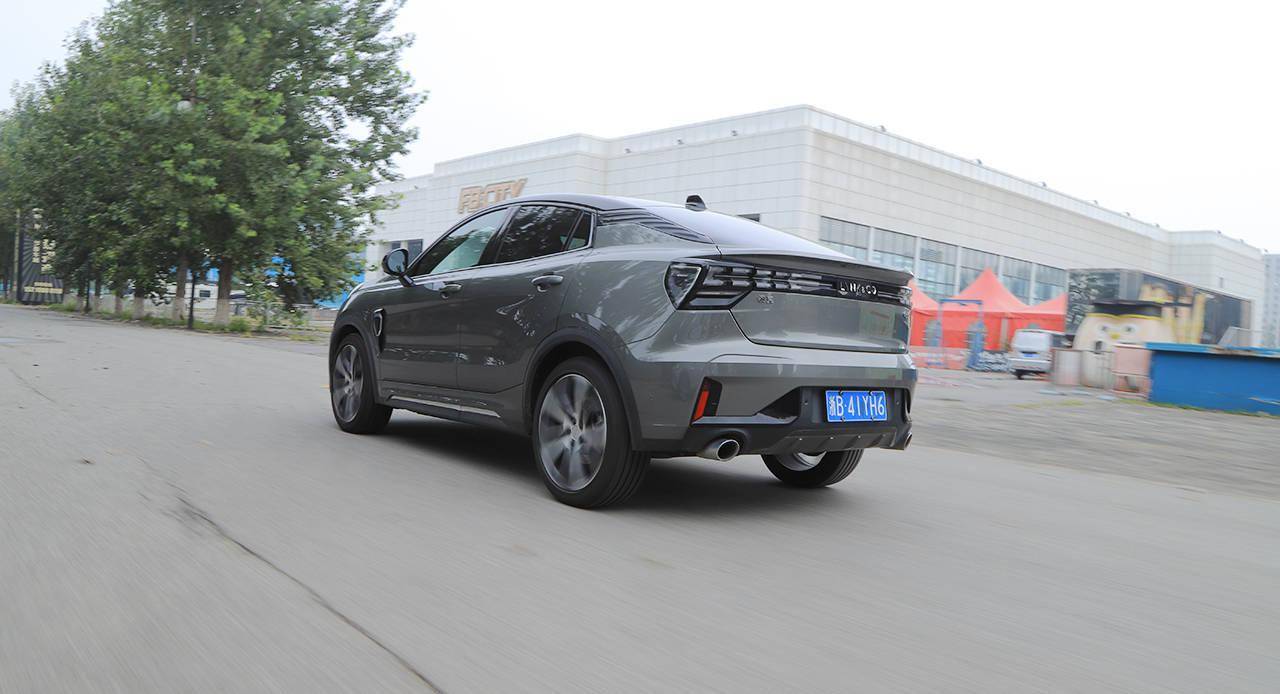 国产轿跑suv巅峰之作? 试驾领克05 2.0td 四驱劲halo_搜狐汽车_搜狐网