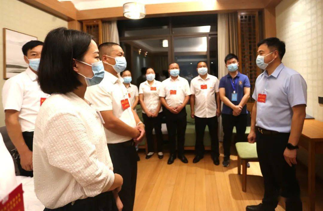 9月4日晚,县委书记郑庆华,县委副书记马文卿,蔡文祥,县领导刘雪萍,朱