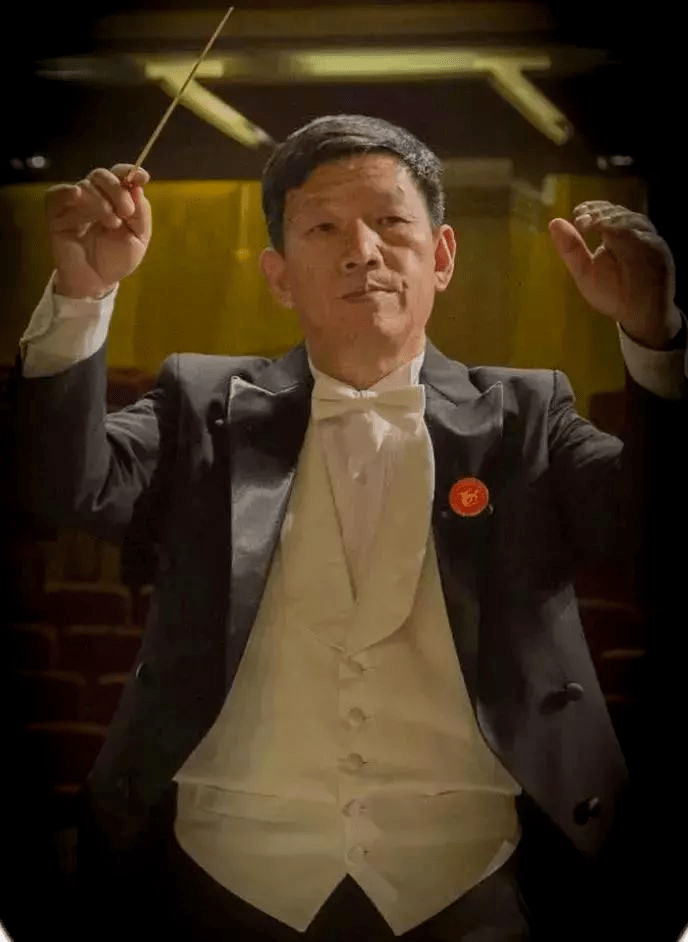 刘和平,指挥中国音协管乐学会理事,中国指挥家协会会员,武汉音协管乐