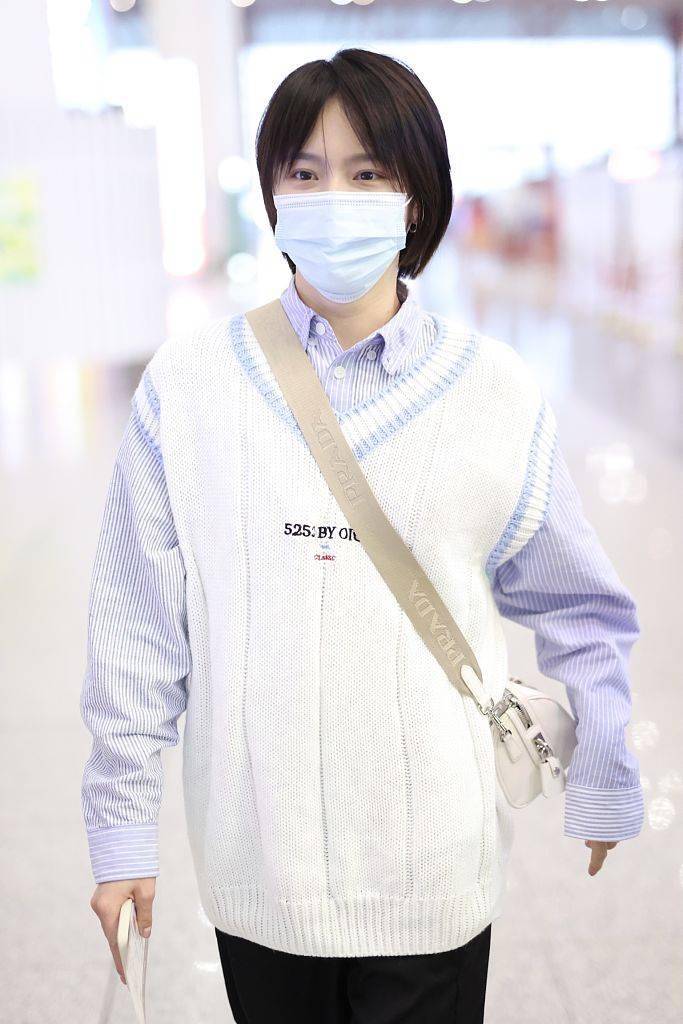 九月|九月开学季！穿学院风针织背心瞬间减龄活力十足