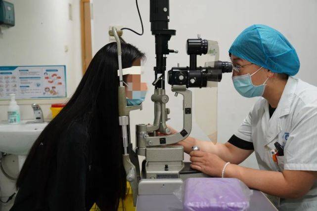 手术|长时间看屏幕，25岁女生“眼睛斜了”！医生：手术无法恢复