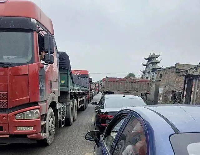 终于找到了网友爆出井陉307国道城关段经常大堵车的原因你怎么看