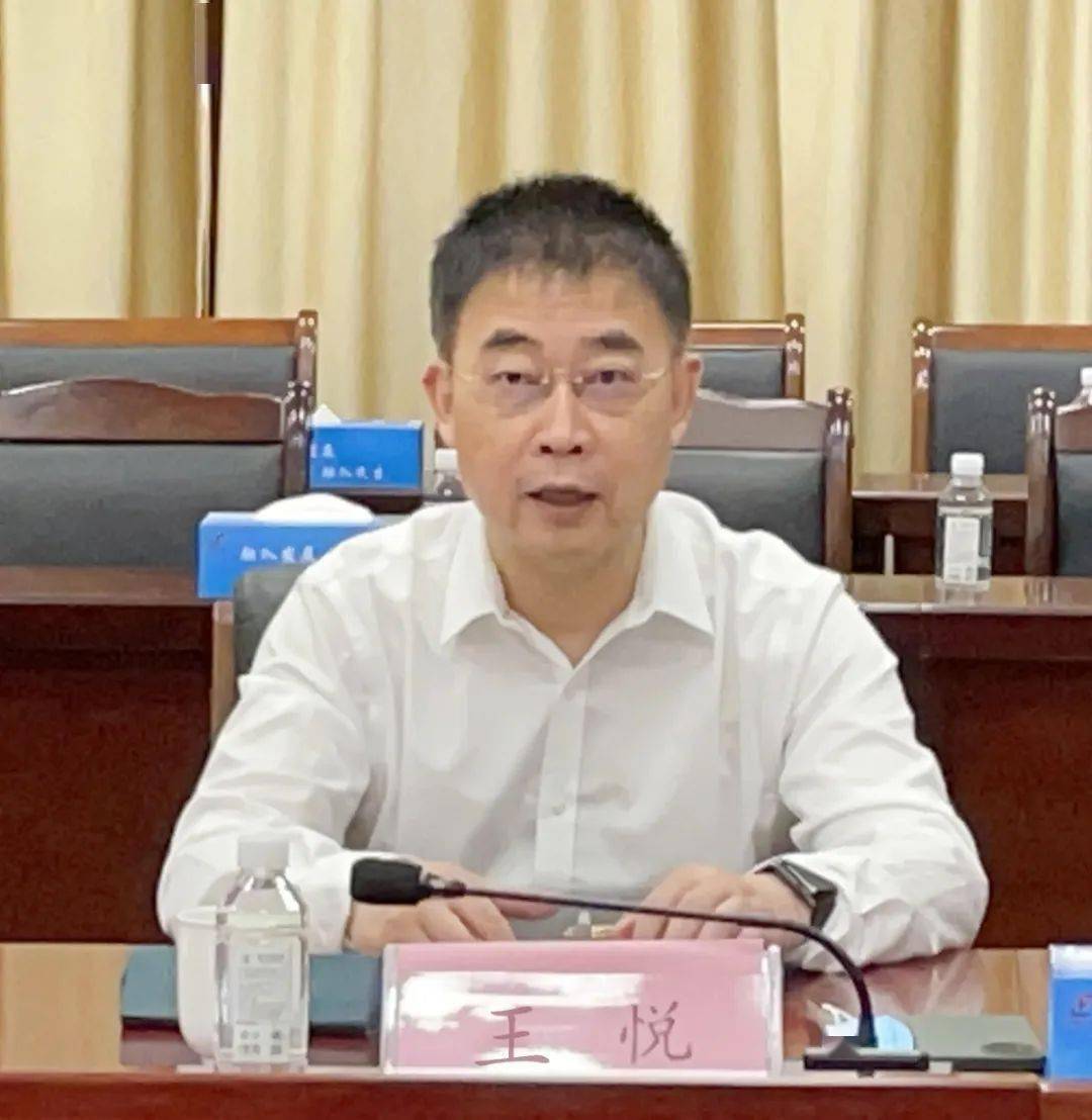 座谈会上,王悦指出,各位代表在本次活动中围绕教育,人才,医疗等方面