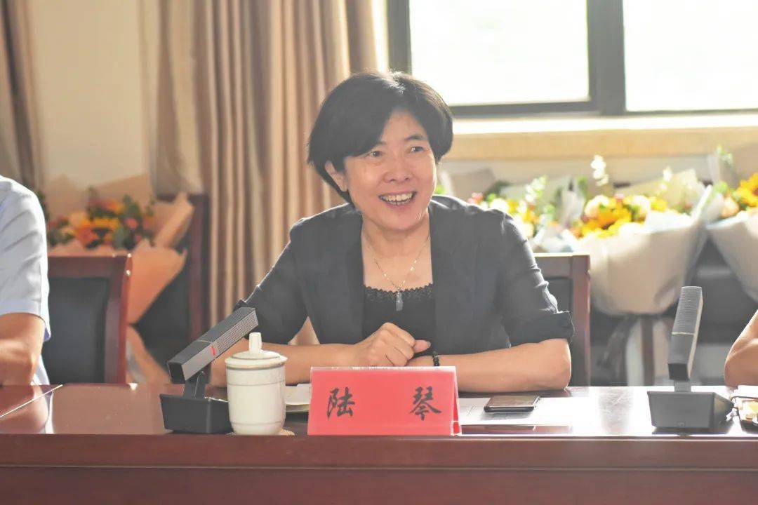 陆琴表示,听了5位援黔老师的交流深受感动,感谢支教老师的辛勤付出