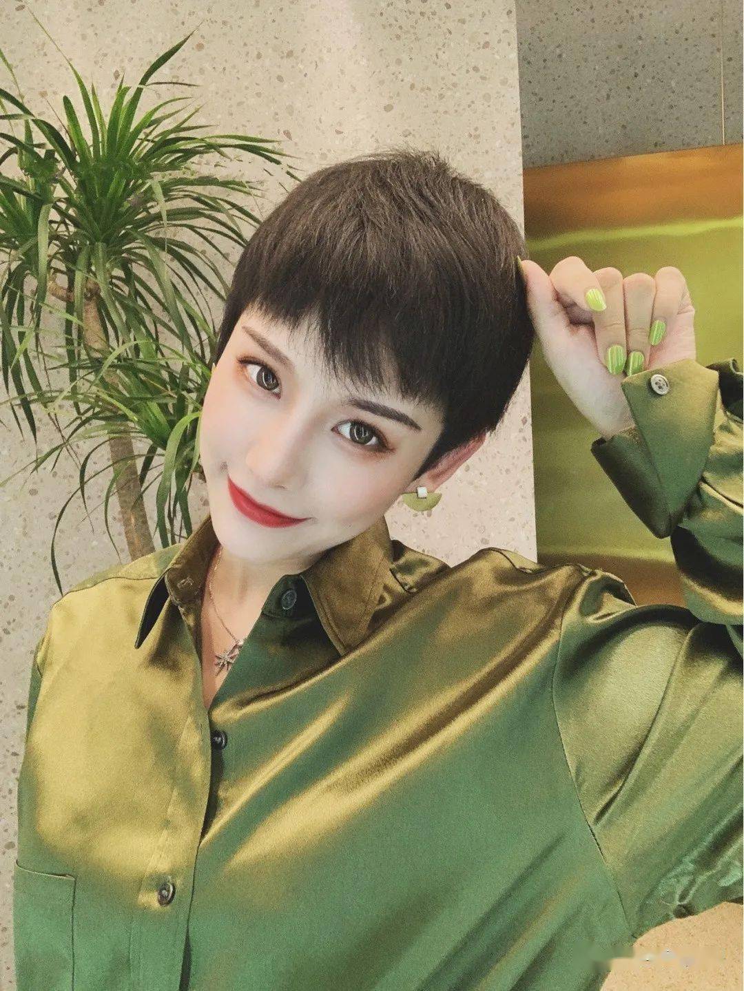 2021巨火网红超a超短发定型烫