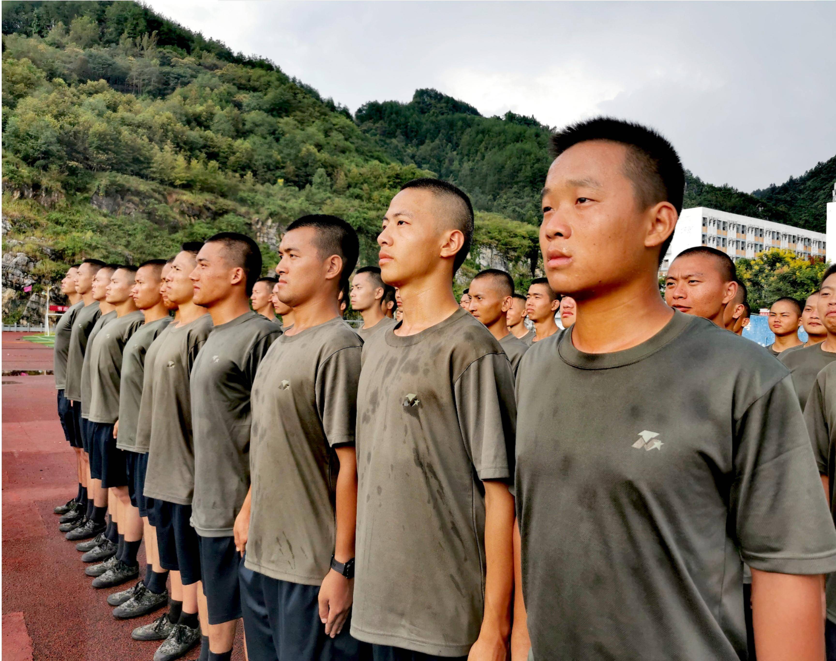 德江115名预定新兵接受役前训