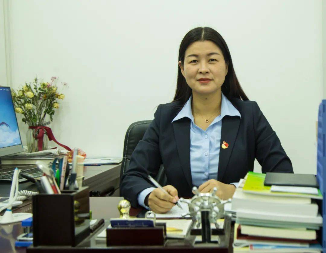 事迹展播丨东街小学校长李爱红