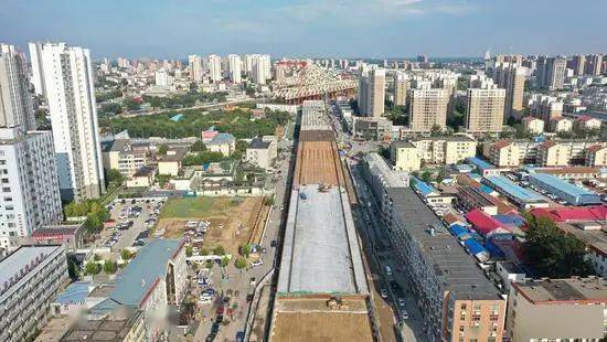 廊坊光明道上跨鐵路橋引橋段264榀箱梁架設全部完成