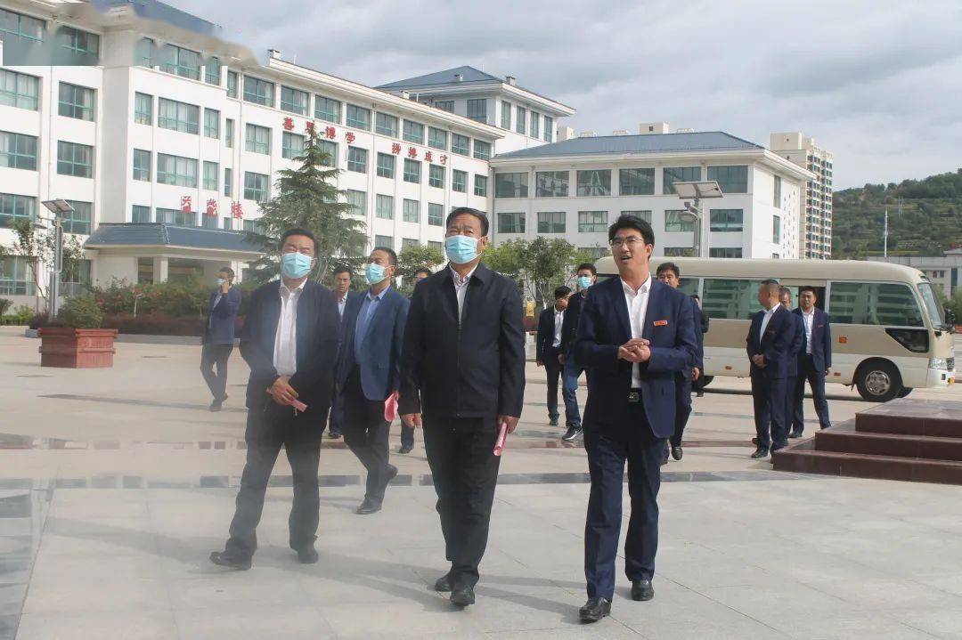 县委书记陈景春调研庄浪四中教育教学工作