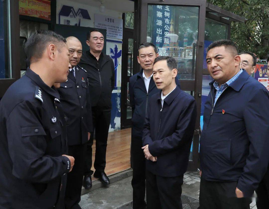 9月2日,李宏亚在玉树市公安局指出,要牢记重要训词精神,按照省委省