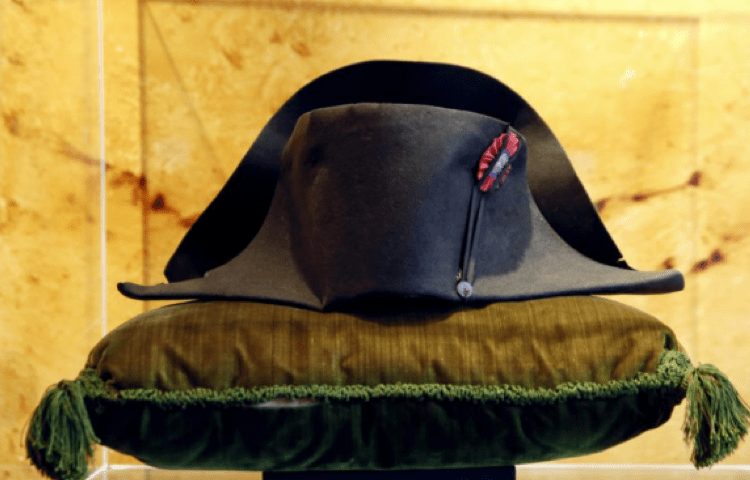 拿破仑逝世200周年,带有其dna的双角帽将被拍卖_帽子
