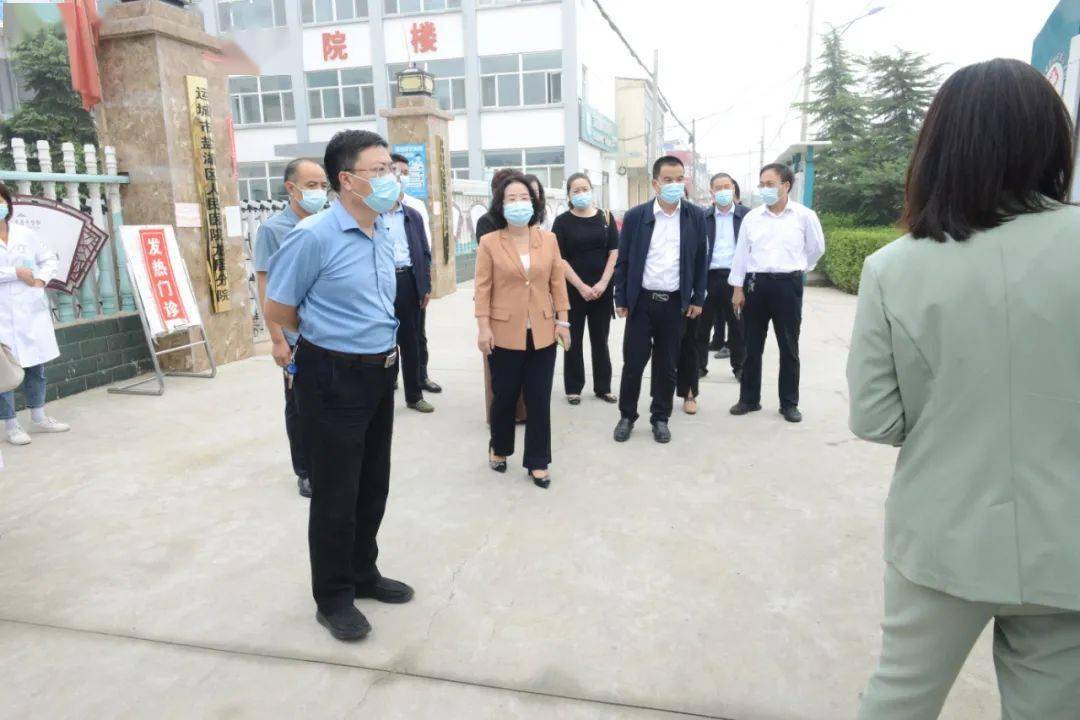 区人大常委会副主任李金果带队深入盐湖区医疗集团调研