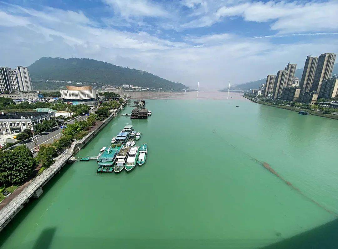 涪陵两江交汇再现最美"鸳鸯锅"!_乌江