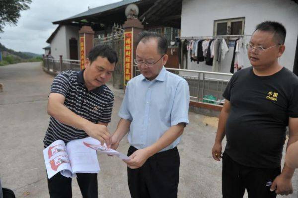 怀化市人民检察院党组副书记副检察长刘东利调研乡村振兴工作