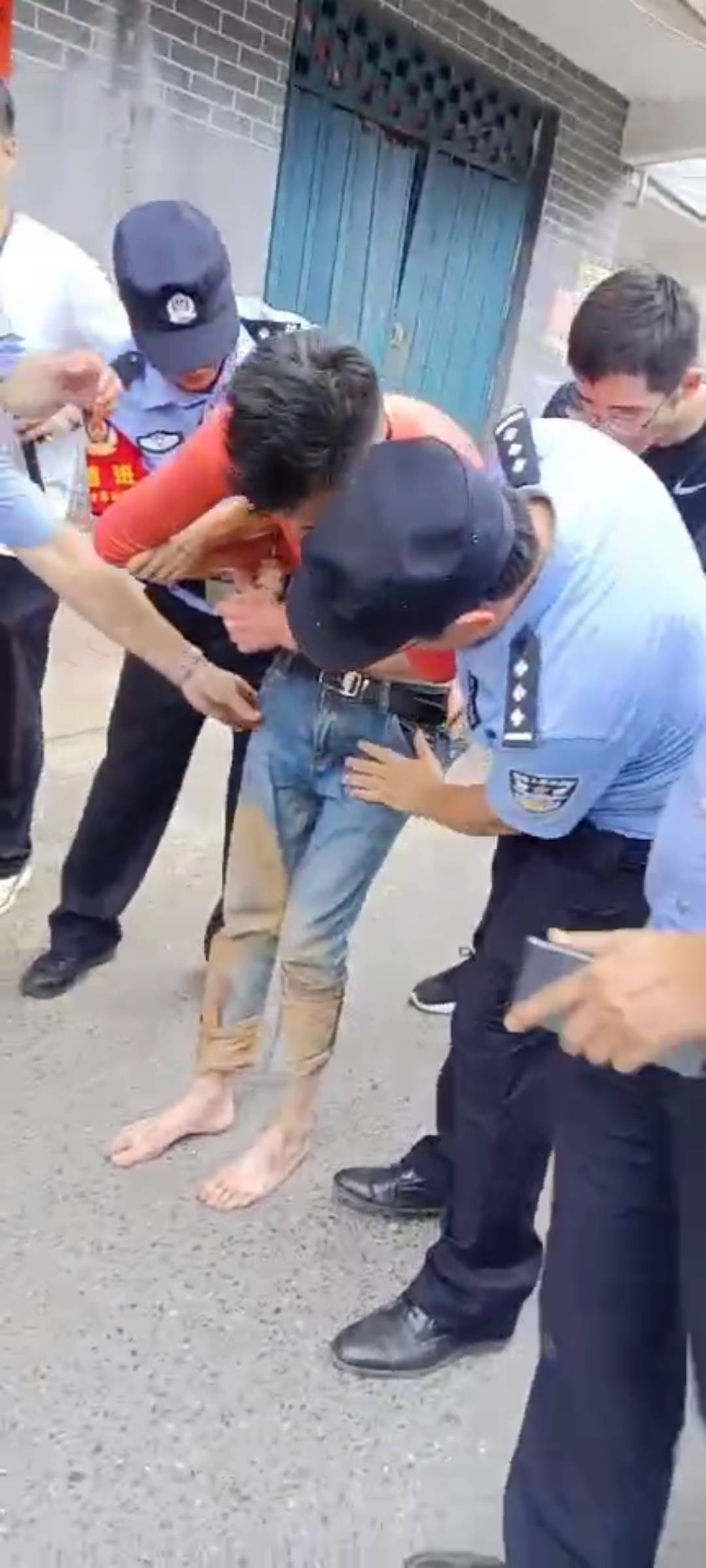 行李箱藏尸案被告人被提起公诉，被告人与被害人是上下级