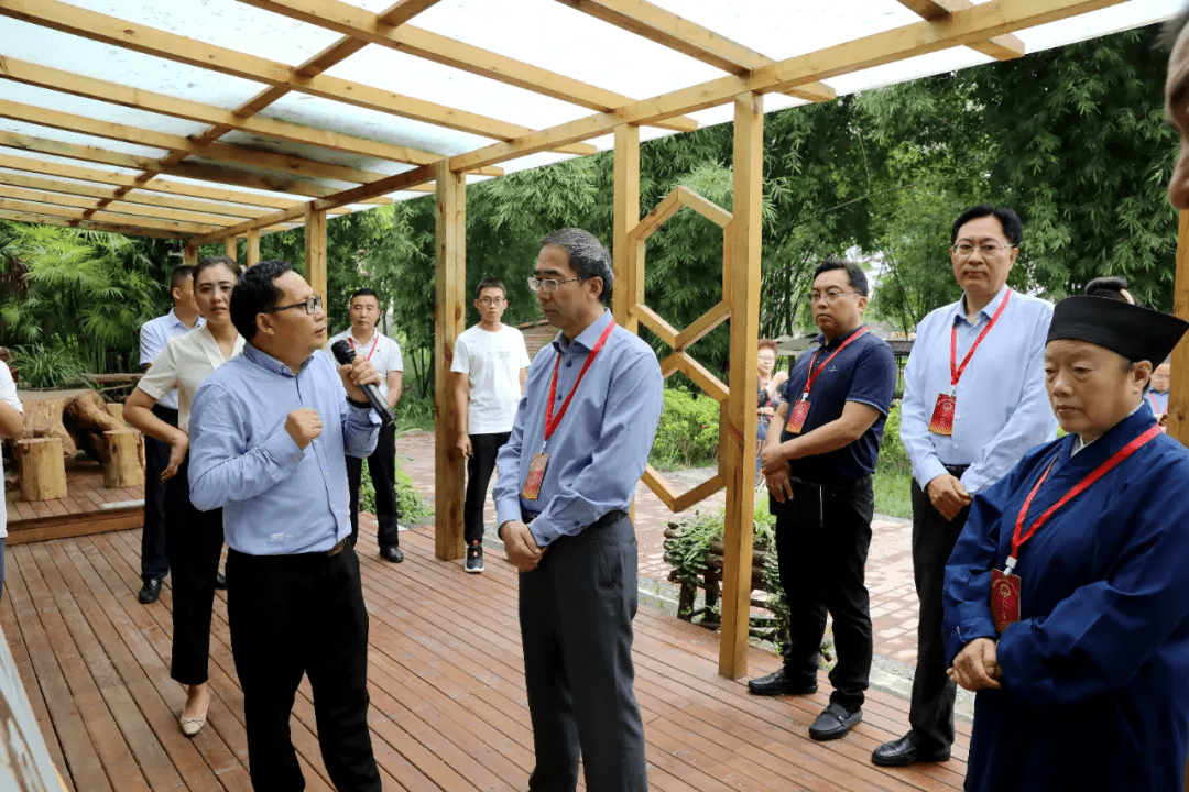 区人大常委会主任丁钰,区委常委,常务副区长贺恩洪,区人大常委会副