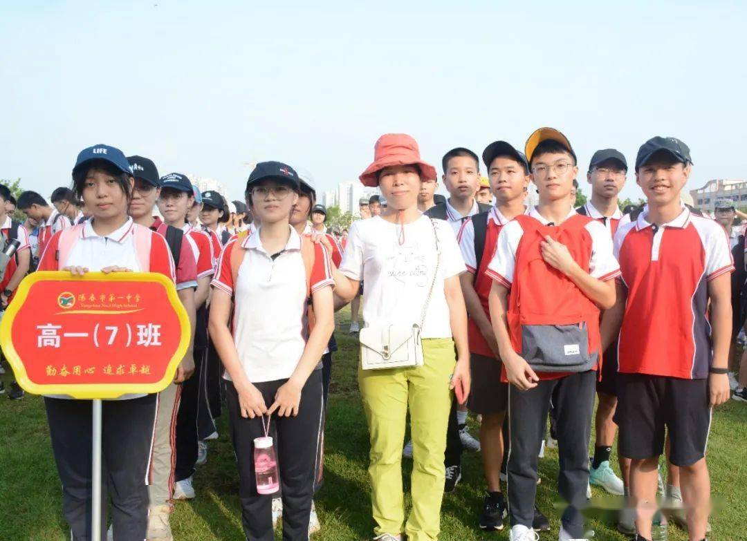 学军人风采强自身素质阳春一中高一新生军训开营仪式