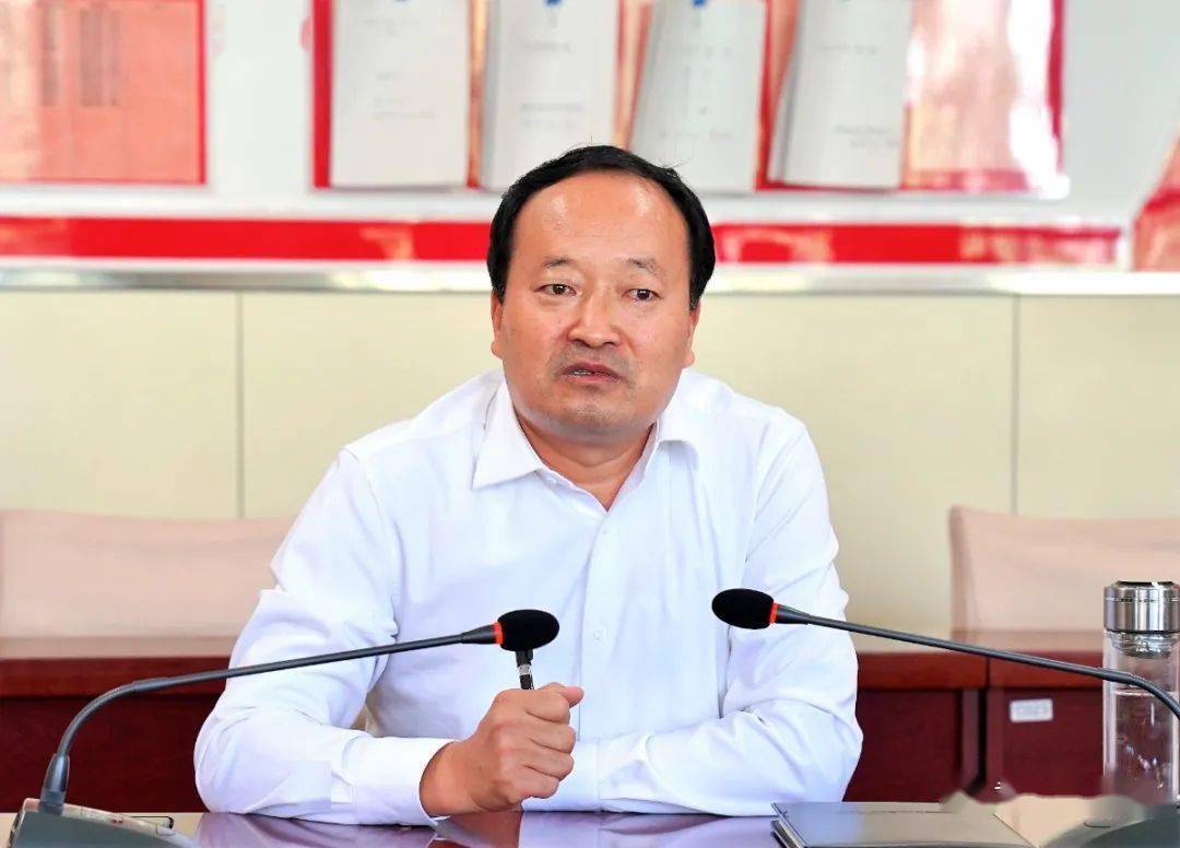 何正军王永宏张生铭刘鸿等区领导开展教师节慰问活动