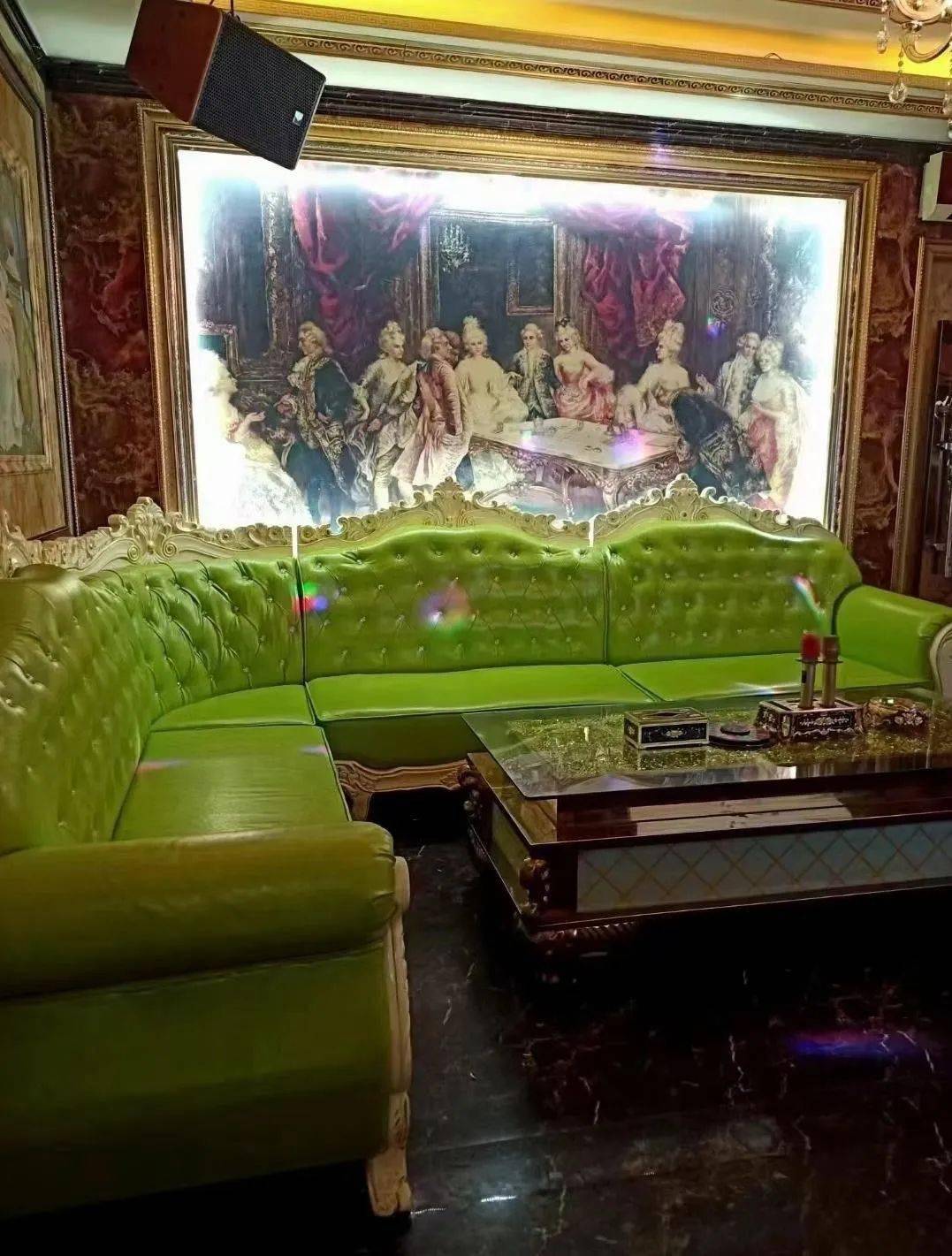 西和大水街新开了一家私房菜,包厢设在ktv