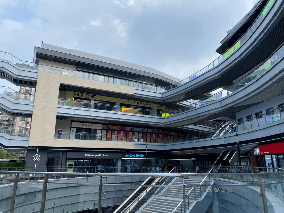 据介绍,建邺吾悦广场将打造国内首个400米室内水系长廊,7000平米下沉