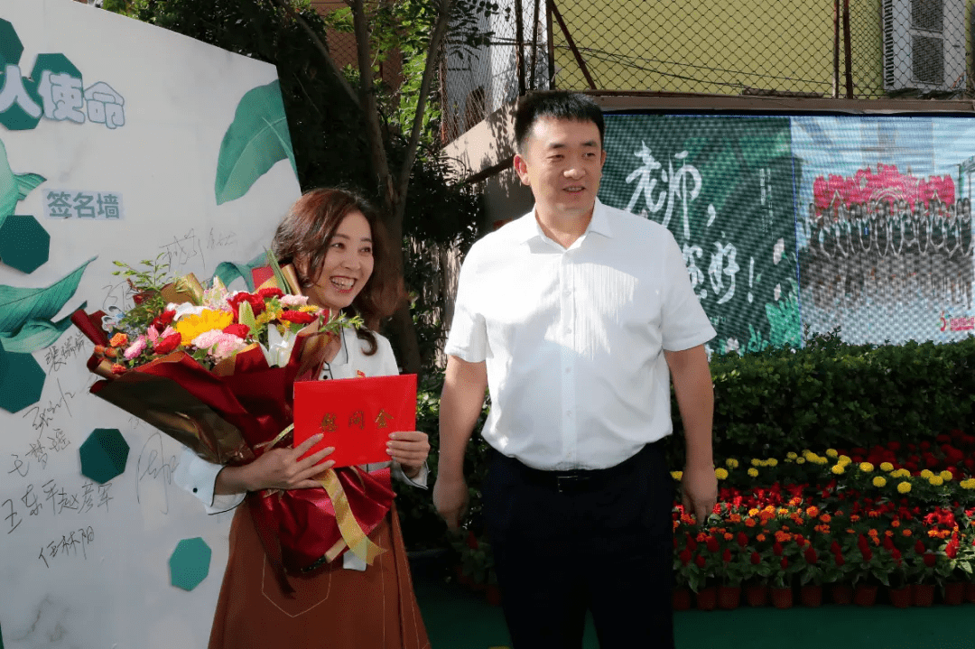 太原杏花岭区四大班子领导开展2021年教师节慰问活动