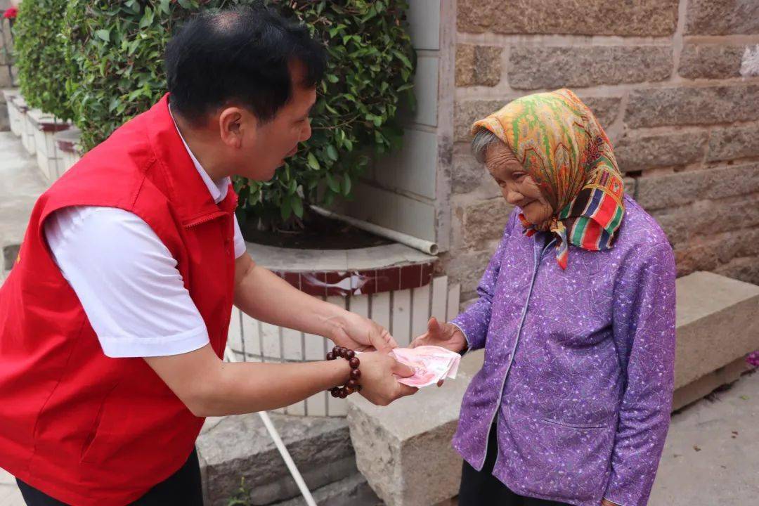 黄明水福建省扶老公益协会,泉州市泉城公益协会会长28年来,她抚养过45