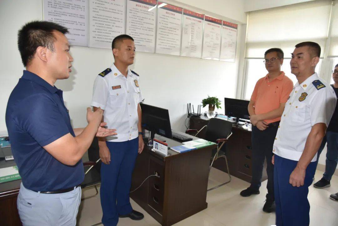 9月8日上午,泉州市消防救援支队支队长许志辉,副支队长陈去非带队到