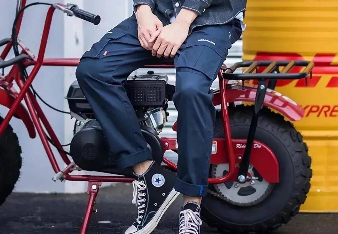 经典|潮男必备，几十块入手大牌同厂工装裤！耐穿、显腿长，版型经典咋穿不过时...