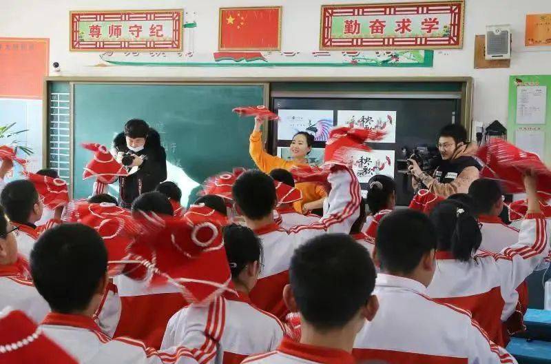 岫岩县第一初级中学校长邱凯踏踏实实做好减负工作