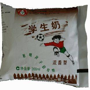 装的酸奶,还有学生奶,果蔬奶,风味奶等等,更是属于80,90后的童年回忆