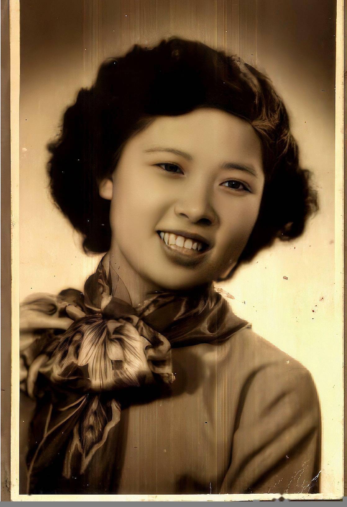 经过懂哥修复后,照片就变更漂亮,画质更细腻,皮肤光泽.