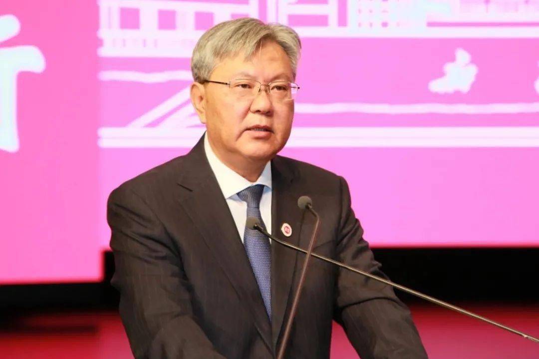 阿不都克热木主持开学第一课,校领导安冬青,赵社文,周耀治,李勇生