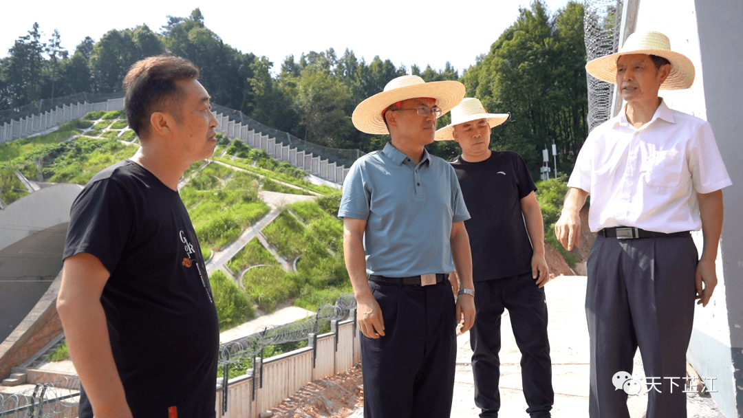 芷江段路外环境,彩钢瓦加固9月5日,县委副书记,代县长梁元和专题调研