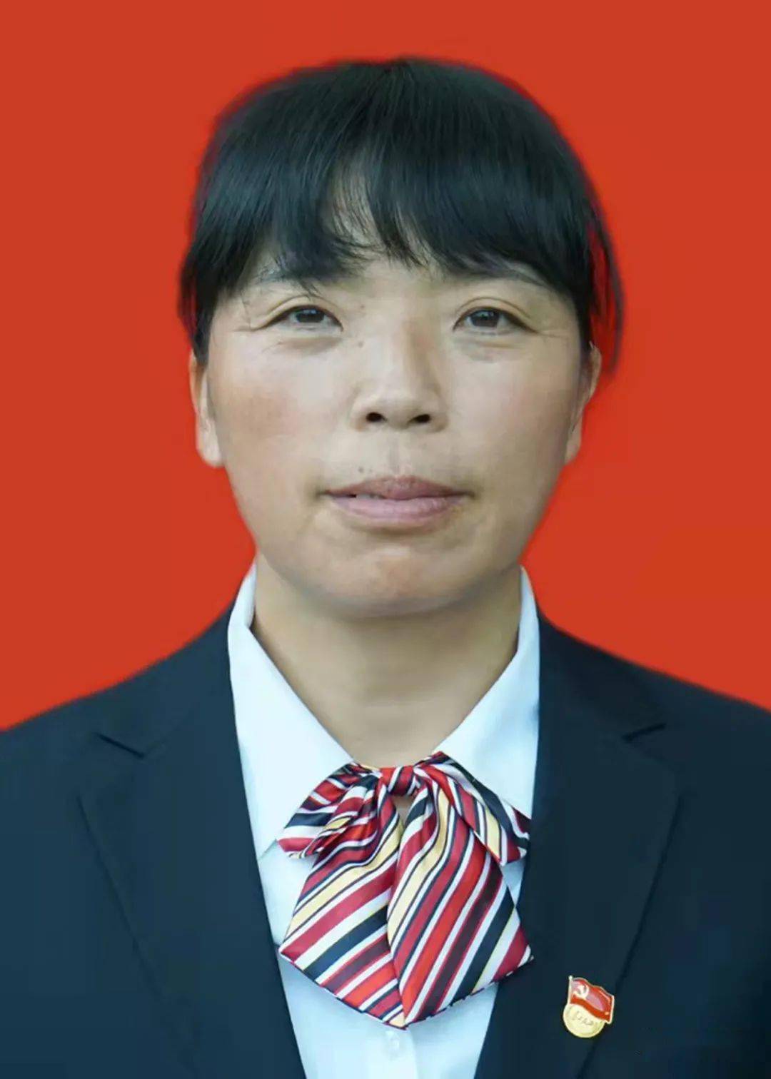 锁银菊祖正勇:47岁,中共党员,昭阳区大山包中学教师,先后获得区级