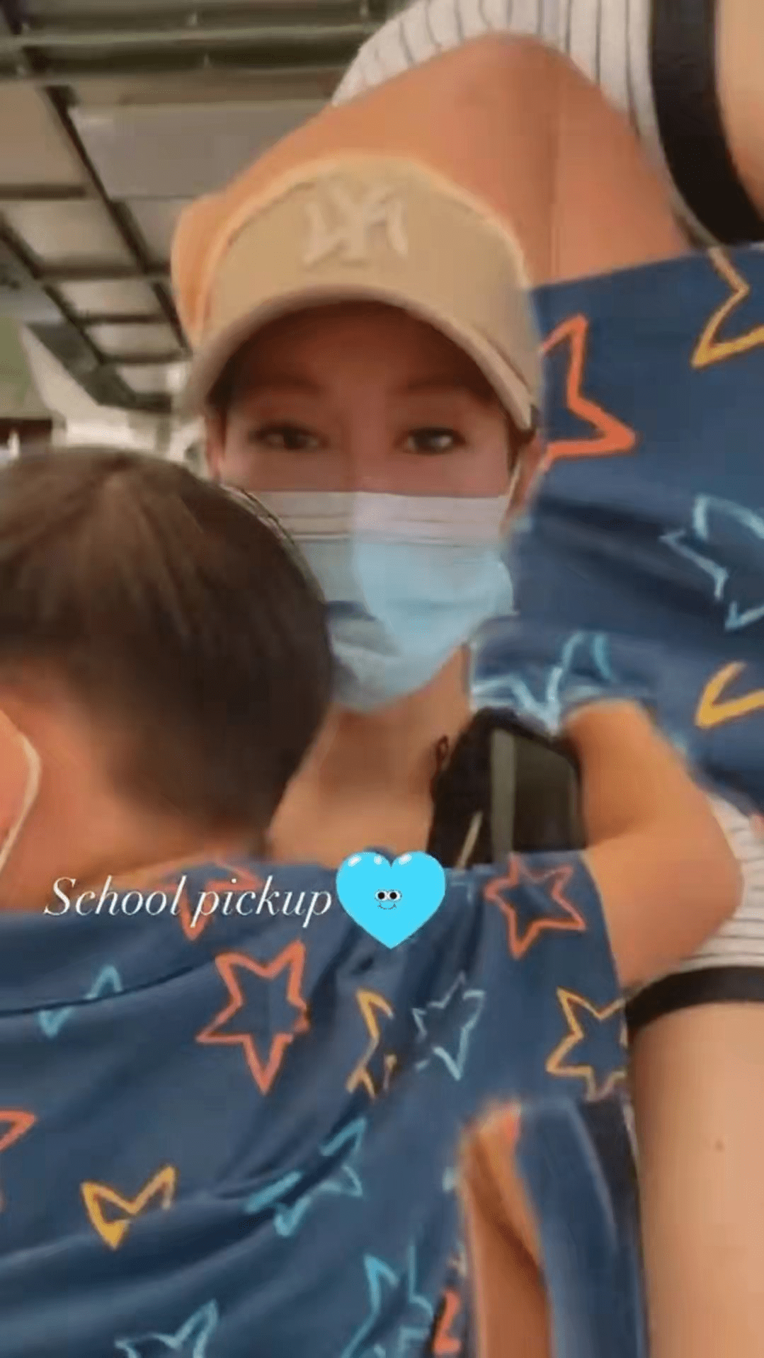 世葬礼现场：杨东根李范秀现身幸存成员痛哭韩艺璃