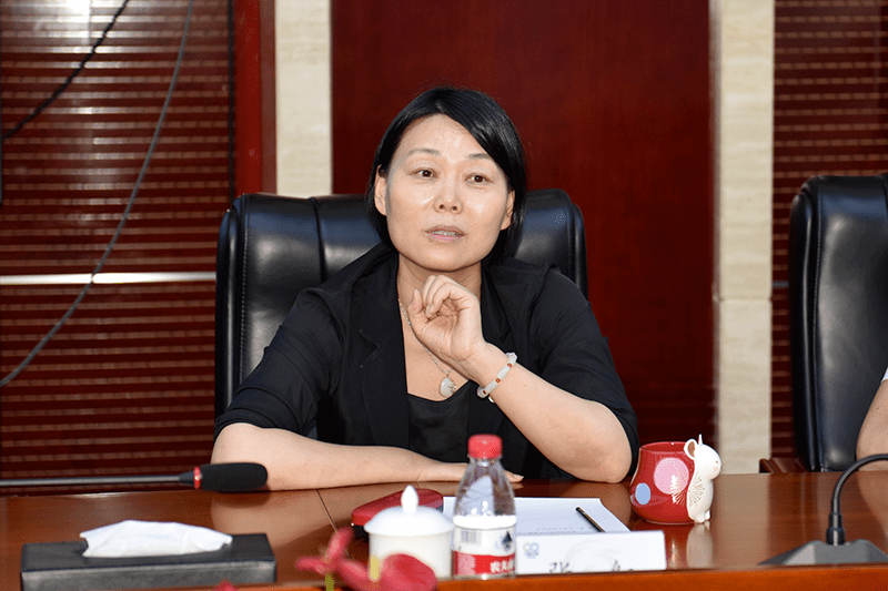 在调研座谈会上,公司党委书记,总经理张红介绍了公司美丽健康产业发展