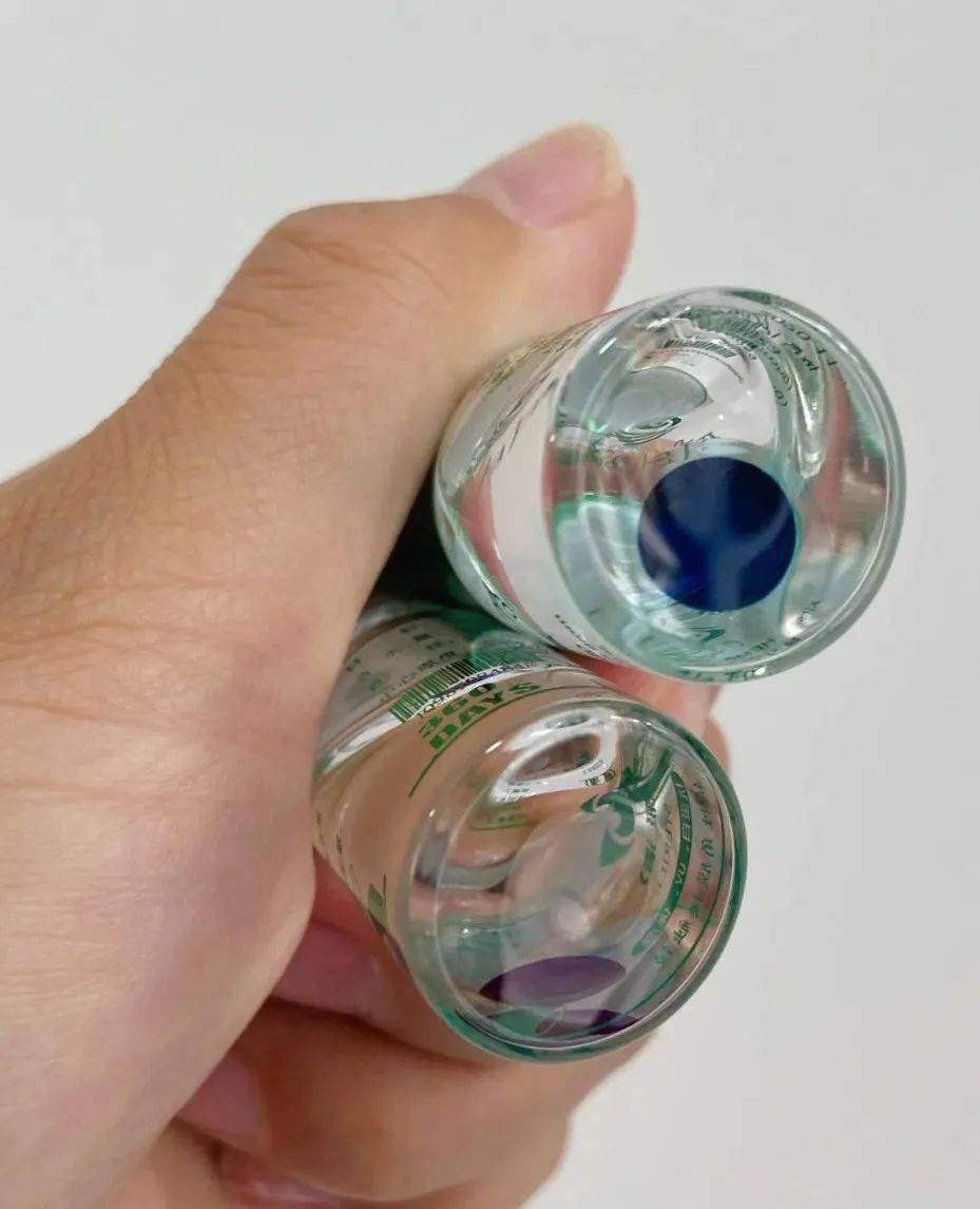 在现场还搜出了隐形眼镜等物品他们使用的扑克牌是特制的原来果然发现