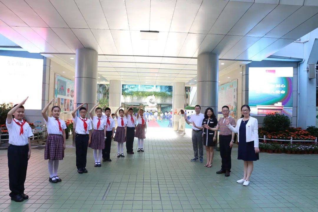 "翠园东晓中学布心中学校园里弥漫着浓浓的温馨氛围迎接亲爱的老师们