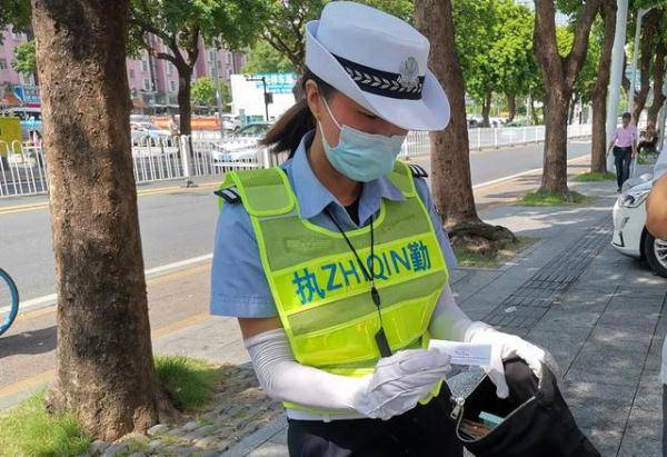 李警官|科目一过于紧张，学员答题突然流鼻血，警官鼓励保持平常心