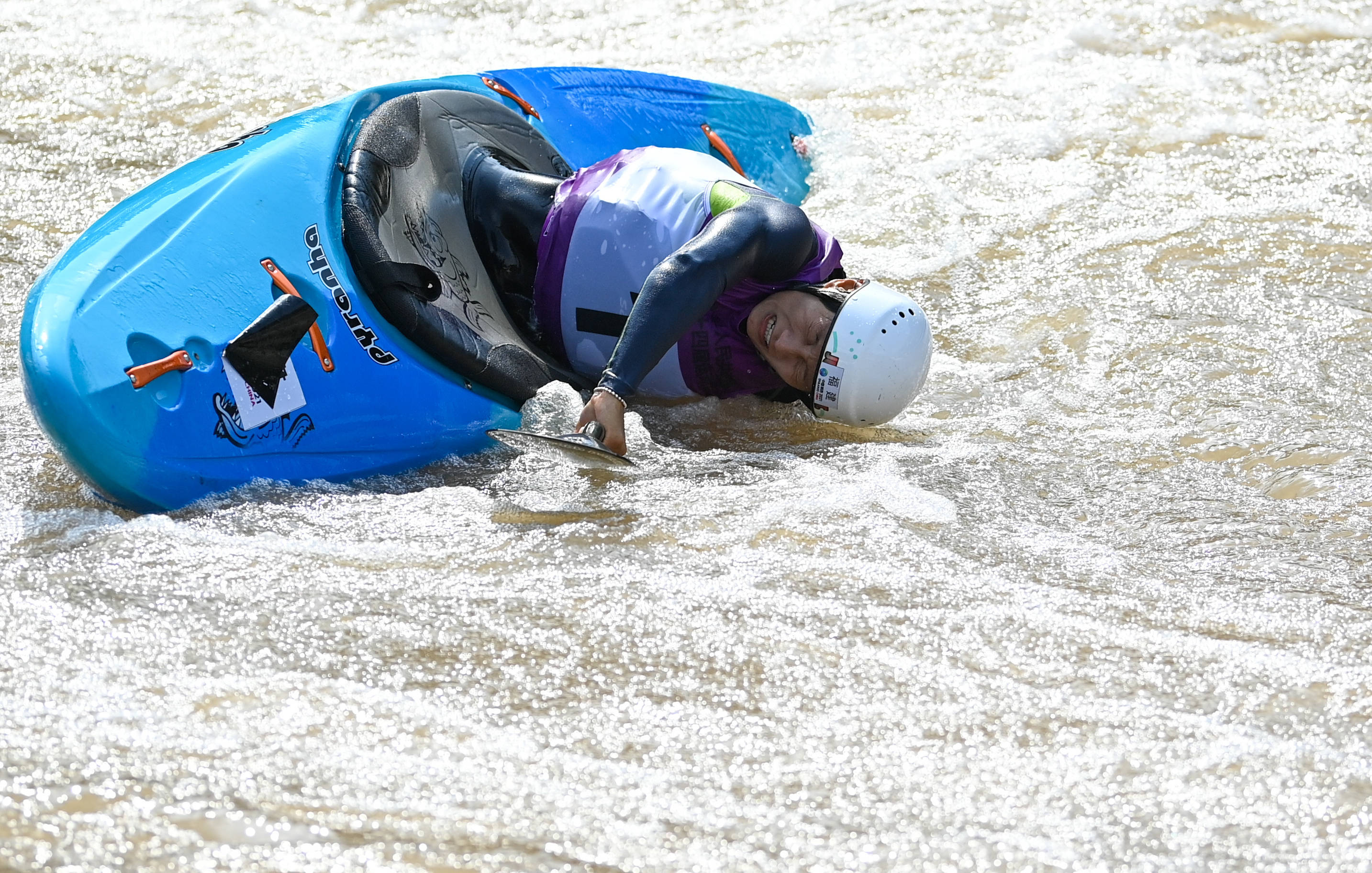 皮划艇激流回旋女子极限皮艇赛况