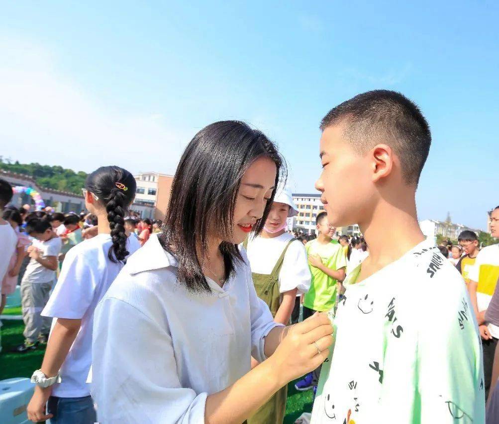 燃爆了北川永昌实验学校的开学典礼暨庆祝教师节活动