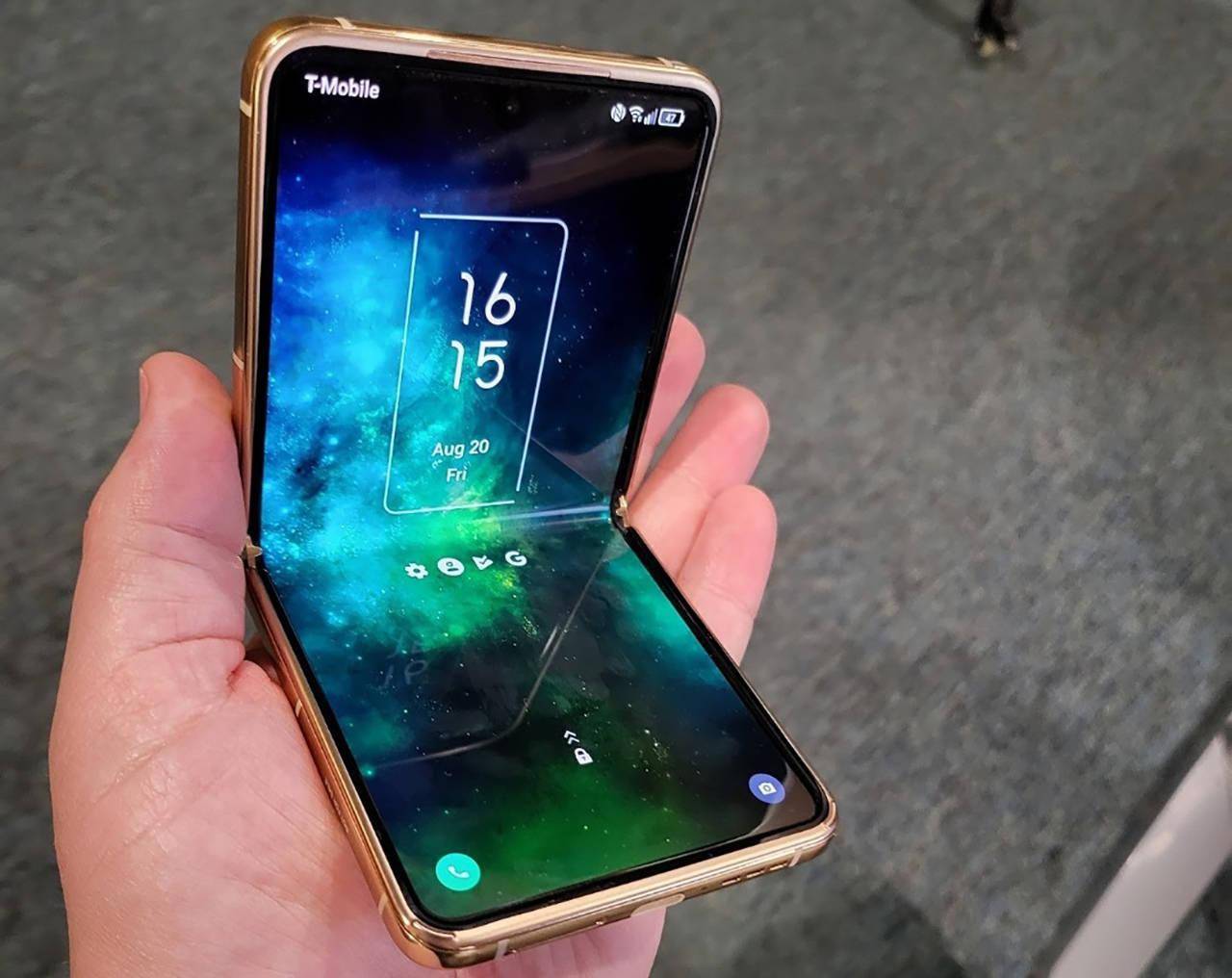 价格或进一步下探tcl折叠屏手机曝光上市要遥遥无期的节奏