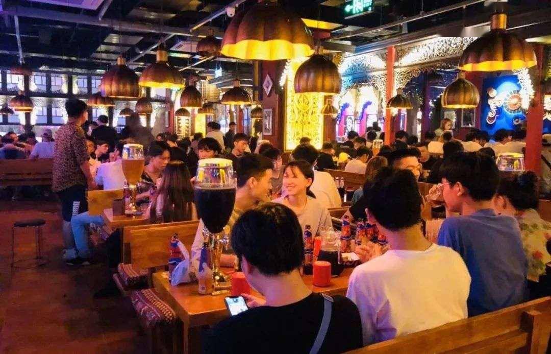 上市后的海伦司如何讲出小酒馆的新故事