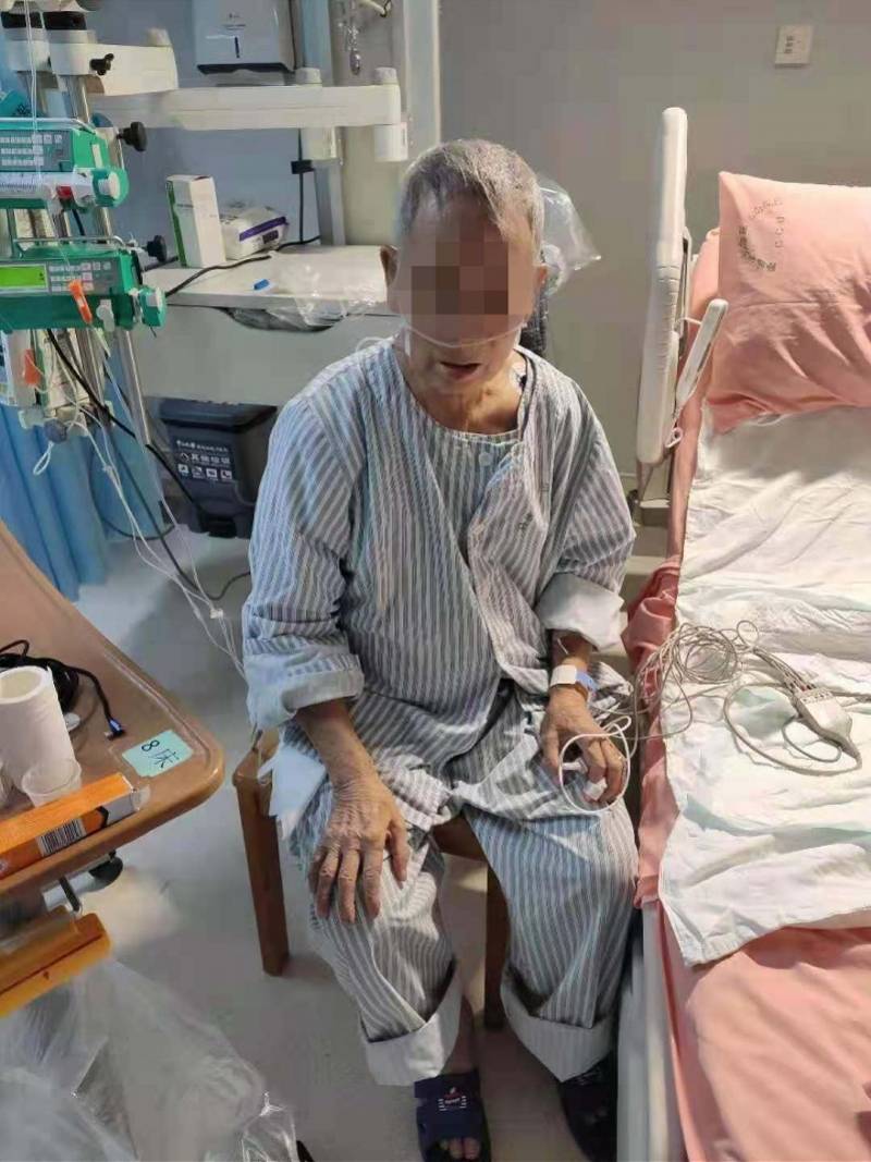 钟伯|七旬阿伯瓣膜病变只能“坐着睡”，新技术解决高龄换瓣难题