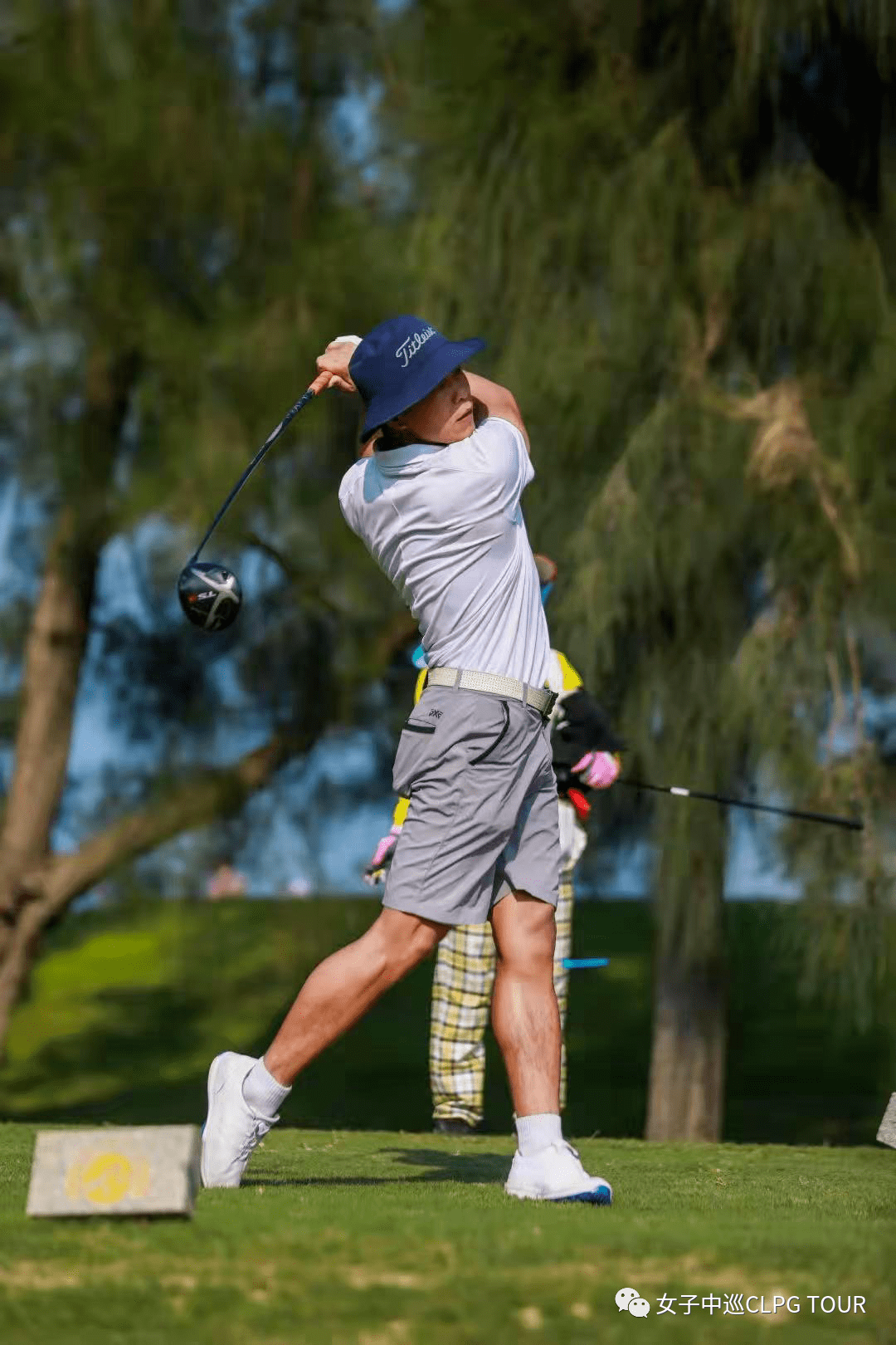 起点中巡金秋鹭岛会英雄男子业余郑永达4杆领跑首轮