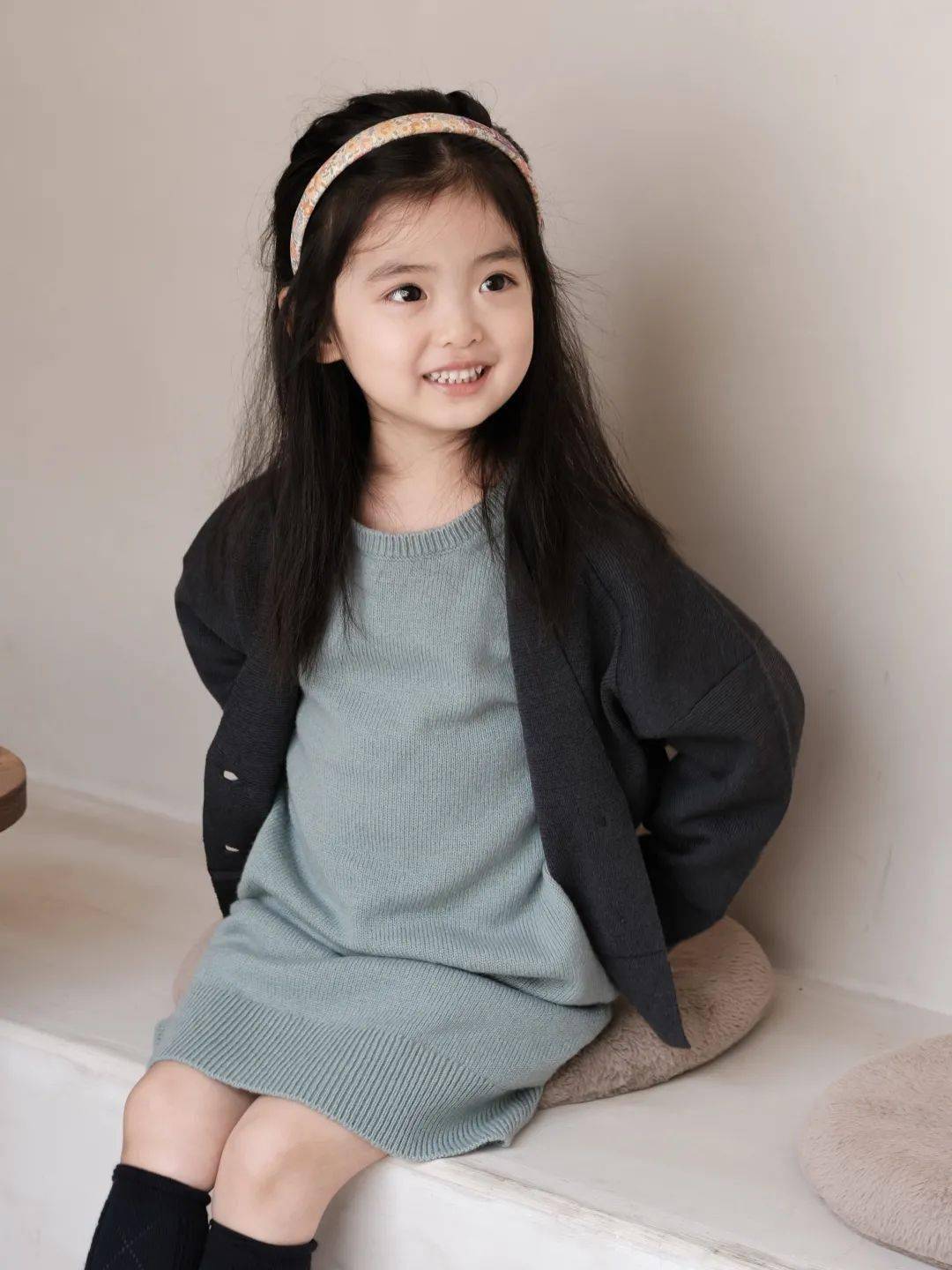 olivia米米 in uniqlo u系列相比同款成人装,儿童款加入了灵动的条纹