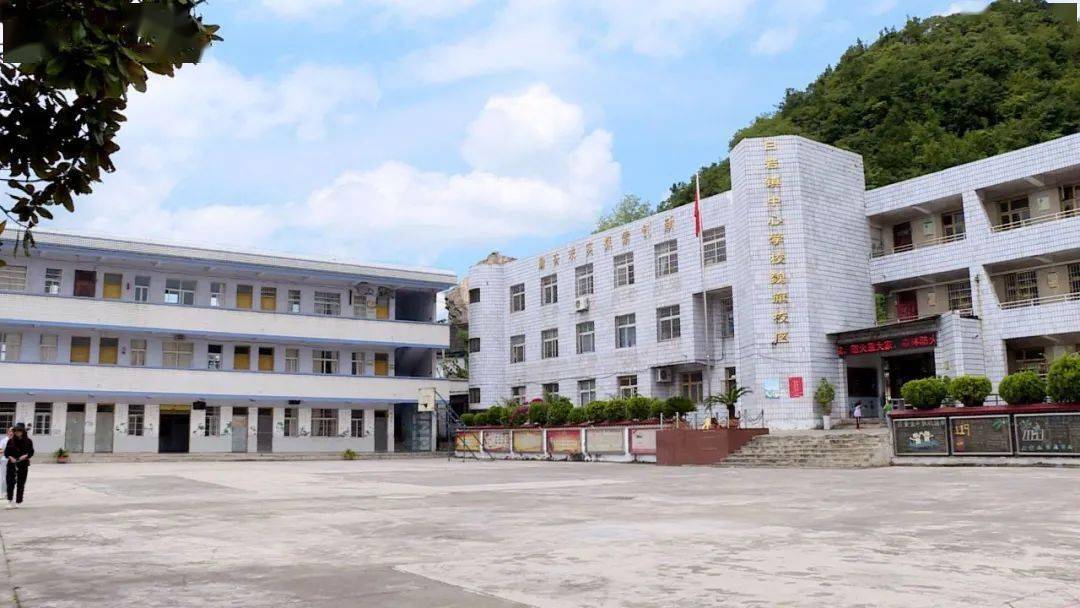 中国人寿保险普定支公司——爱心助力 情暖人心