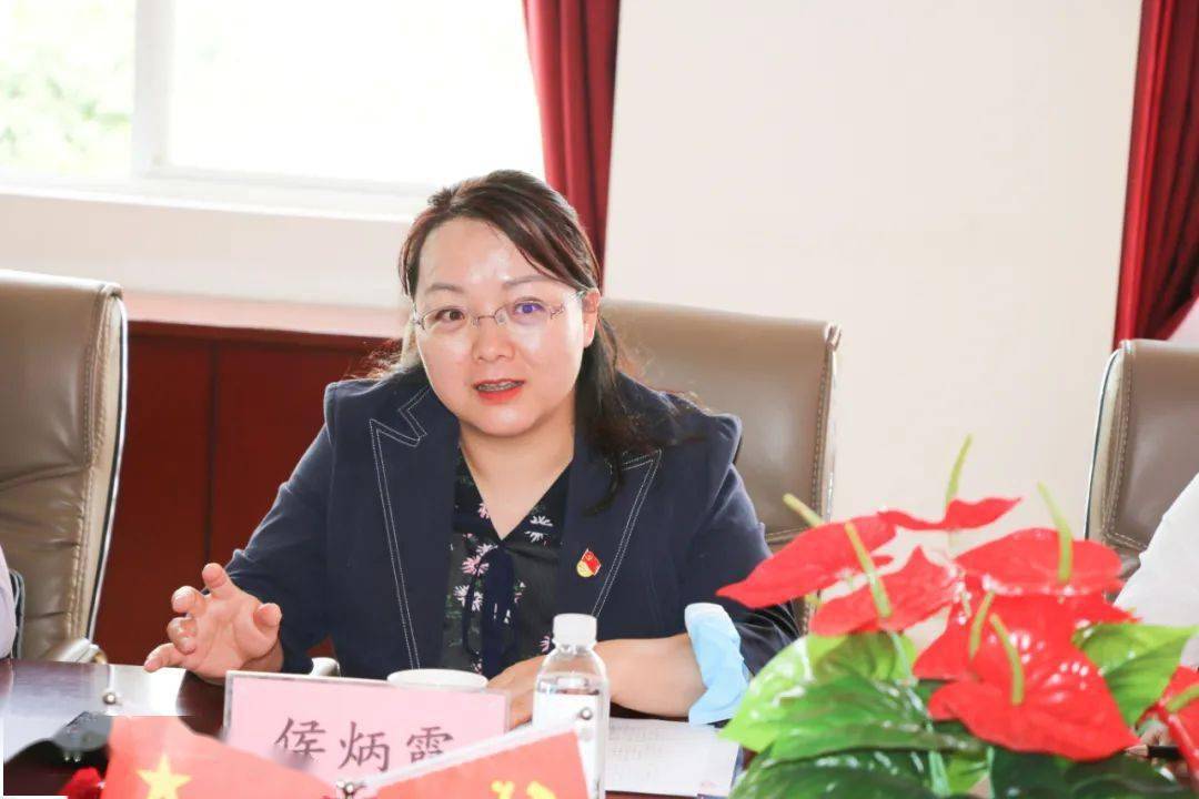 学生工作部部长 侯炳霞昆明市教育体育局组织处副处长刘雪松,王艳芳