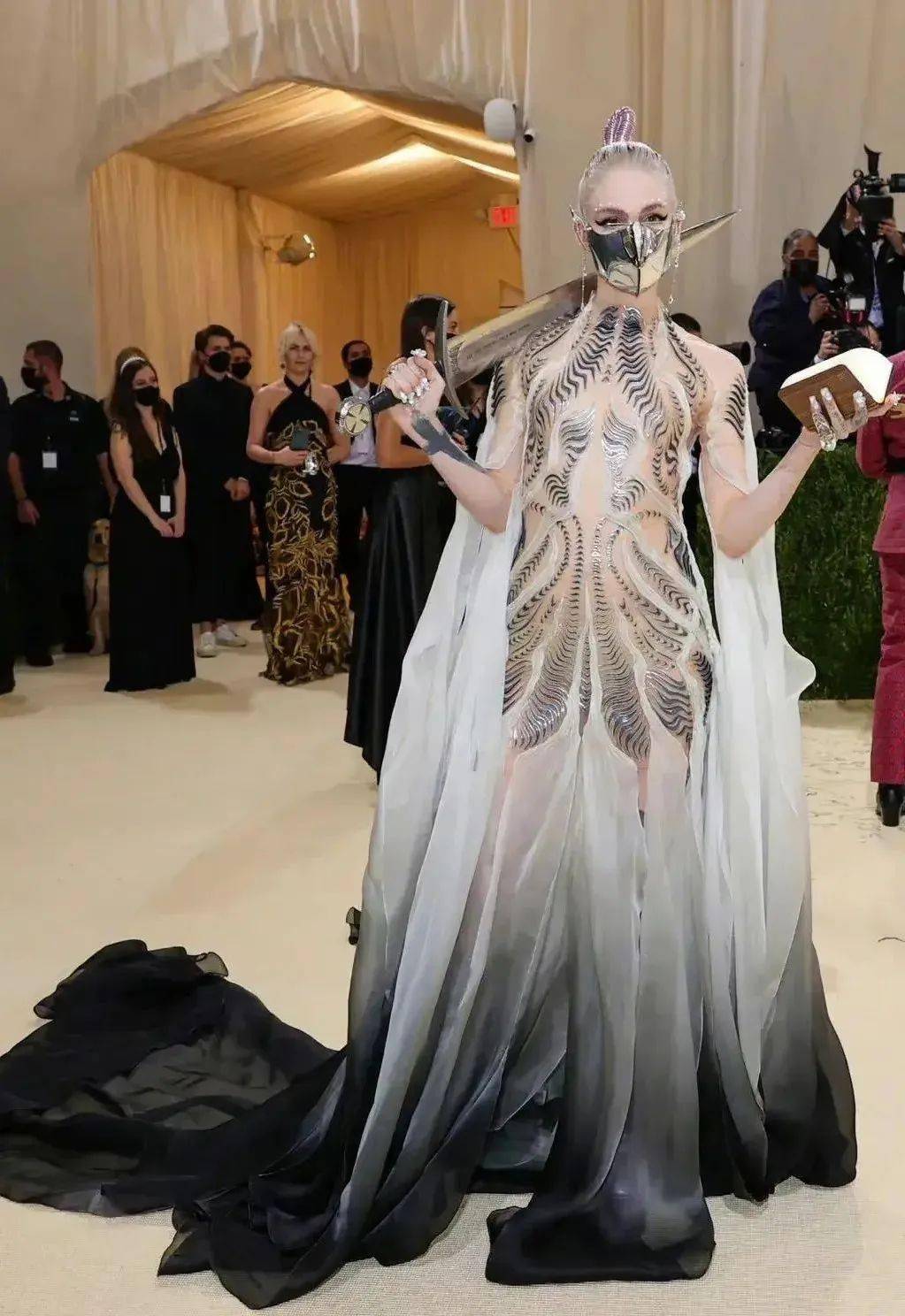 专辑|突然变了！马斯克的怪妹女友惊到了所有人！