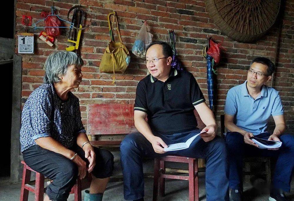 唐克俭到湾头桥八一村走访服务结对脱贫户